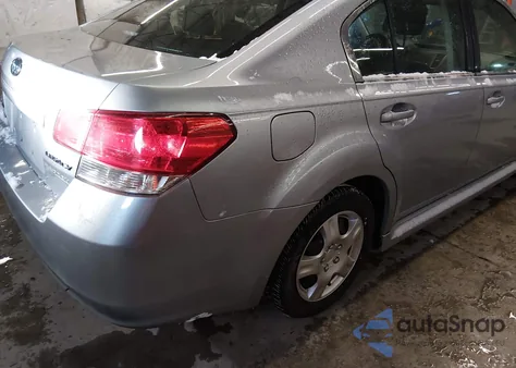 2014 Subaru Legacy 2.5I z USA, uszkodzony, nr VIN 4S3BMCA64E3020436